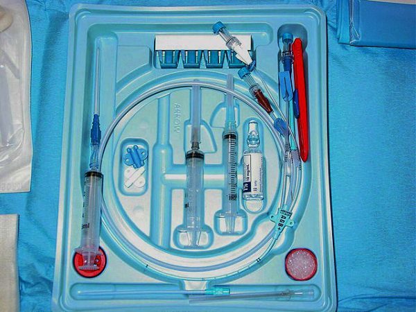 Kit catetere venoso centrale - Clinical_Cases, CC BY-SA 2.5, via Wikimedia Commons