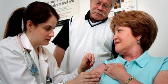 Bando Piano Vaccini confusione, ritardi e malumori degli infermieri James Gathany, Judy Schmidt, USCDCP Pixnio