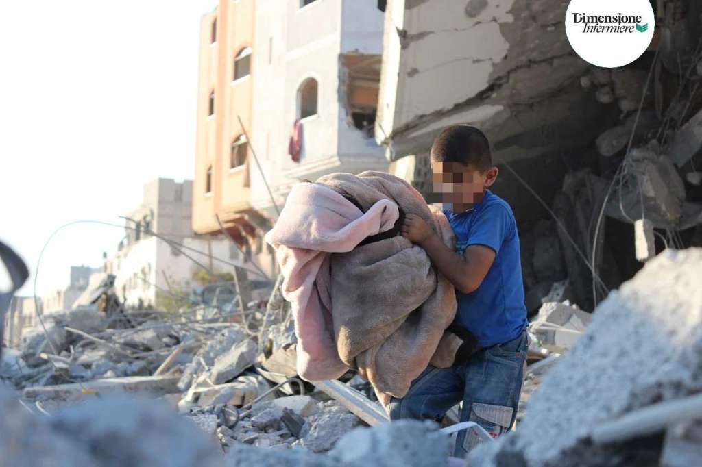 L'infermiera dei bambini a Gaza: "Ho solo paracetamolo e ibuprofene per le amputazioni" 1 AddText 08 12 05.40.54