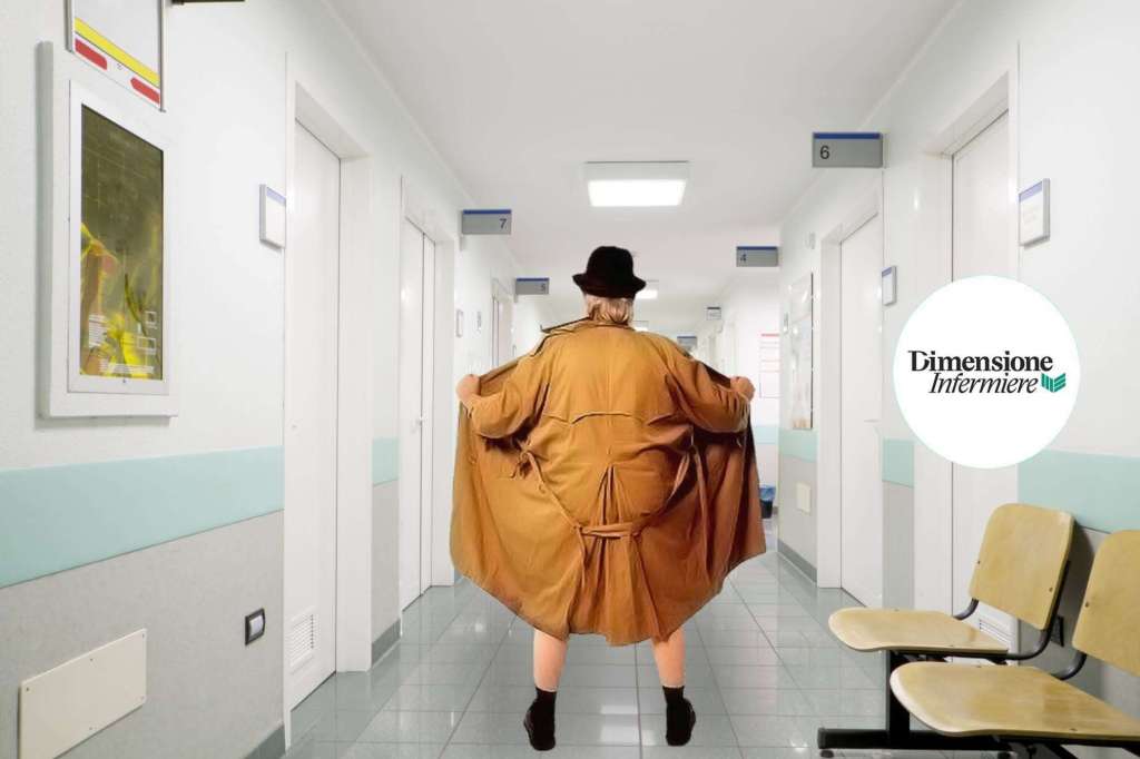 Stanco di aspettare, si spoglia nudo in pronto soccorso e molesta gli infermieri 1 1741972467757